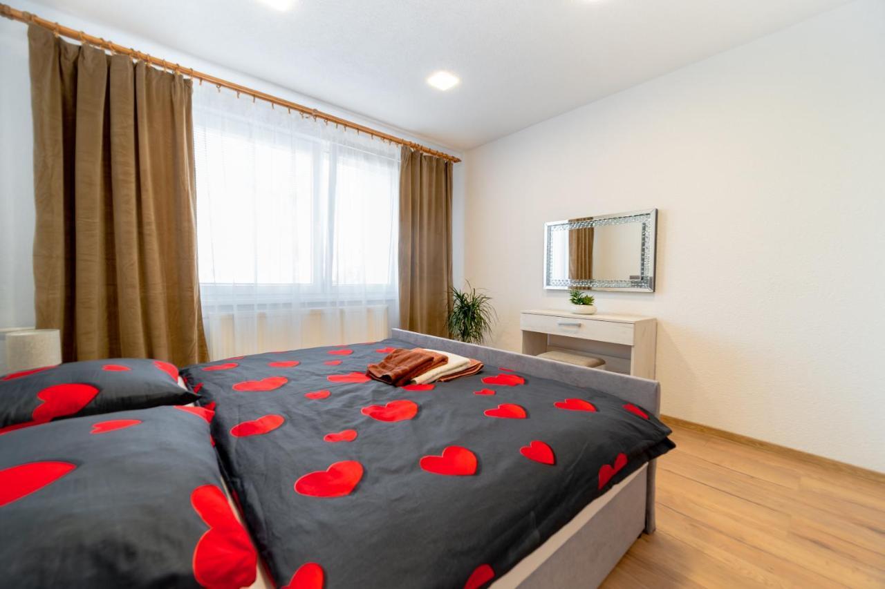 Kysucke Nove Mesto Apartman Discreet מראה חיצוני תמונה