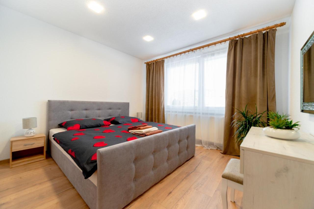 Kysucke Nove Mesto Apartman Discreet מראה חיצוני תמונה